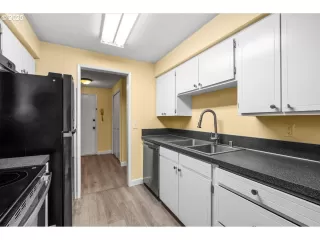 Photo #3: 425197909 Listing