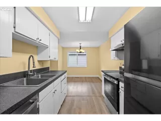 Photo #4: 425197909 Listing