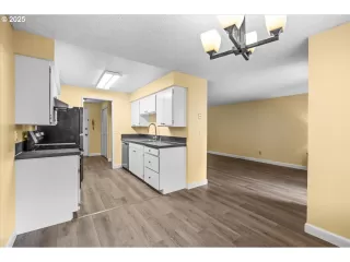 Photo #5: 425197909 Listing