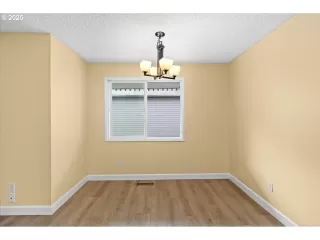 Photo #6: 425197909 Listing