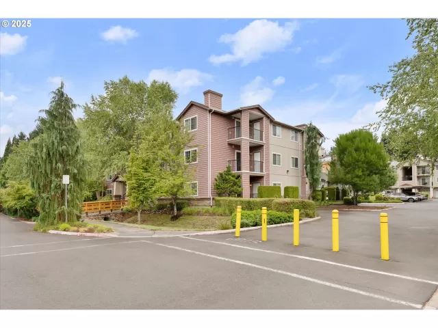 MLS: 425380211 Condo For Sale