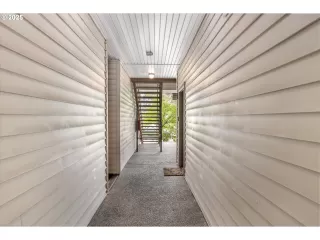 Photo #2: 425380211 Listing