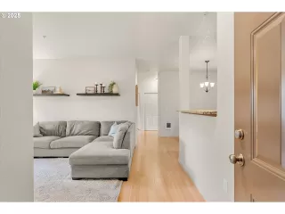 Photo #3: 425380211 Listing