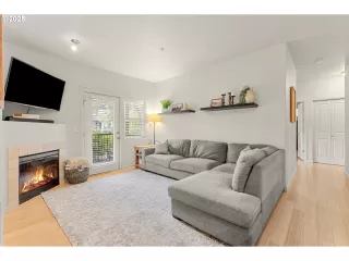 Photo #5: 425380211 Listing