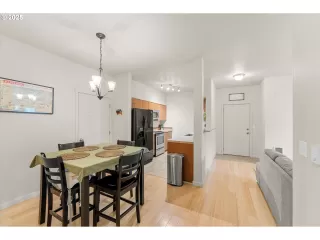 Photo #6: 425380211 Listing