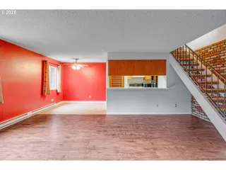 Photo #1: 425755328 Listing