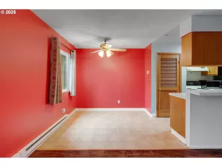 Photo #4: 425755328 Listing