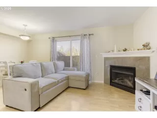 Photo #3: 425999497 Listing 