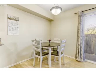 Photo #5: 425999497 Listing 