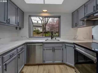 Photo #3: 426405296 Listing