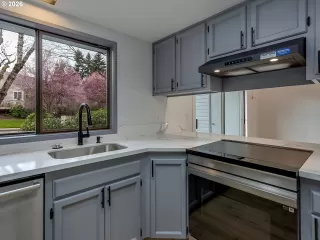 Photo #4: 426405296 Listing