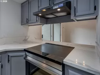 Photo #5: 426405296 Listing