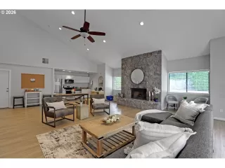 Photo #1: 426523239 Listing