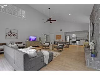 Photo #3: 426523239 Listing