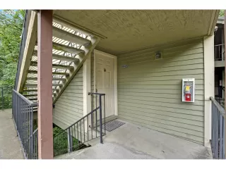 Photo #5: 426523239 Listing