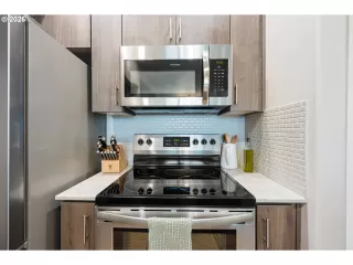 Photo #3: 426636618 Listing 