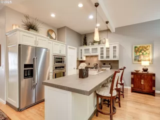 Photo #5: 426886410 Listing