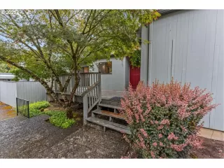 Photo #2: 427122670 Listing