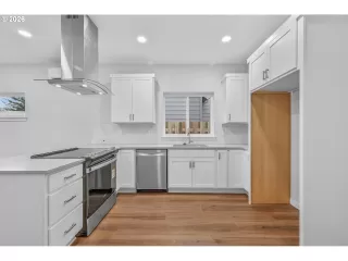 Photo #5: 427358593 Listing