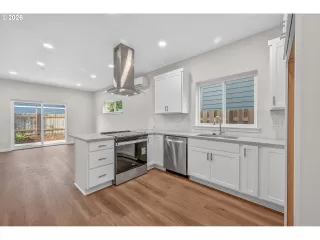 Photo #6: 427358593 Listing