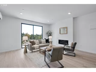 Photo #4: 428152942 Listing 