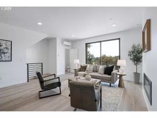 Photo #6: 428152942 Listing 