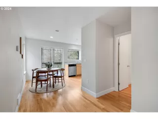 Photo #1: 428341777 Listing 