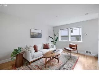 Photo #3: 428341777 Listing 