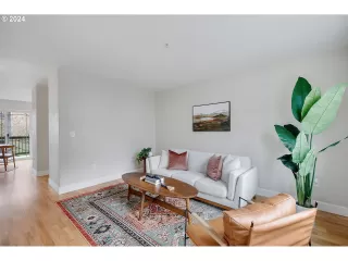 Photo #4: 428341777 Listing 