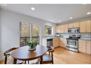 Photo #5: 428341777 Listing 