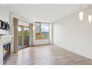 Photo #1: 428422406 Listing