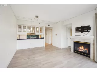 Photo #2: 428422406 Listing