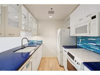 Photo #4: 428422406 Listing