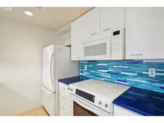 Photo #5: 428422406 Listing