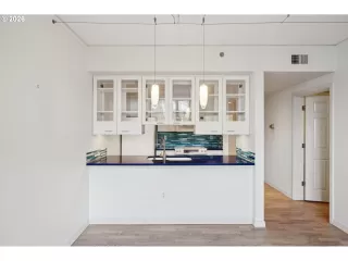 Photo #6: 428422406 Listing