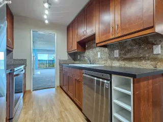 Photo #6: 428451105 Listing 