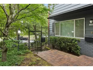 Photo #2: 428650771 Listing 
