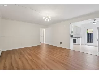 Photo #3: 428650771 Listing 