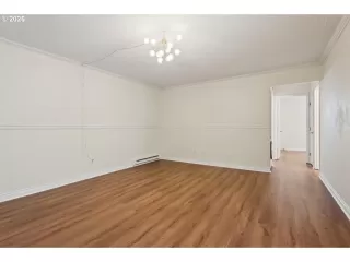 Photo #4: 428650771 Listing 