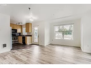 Photo #2: 428672741 Listing 