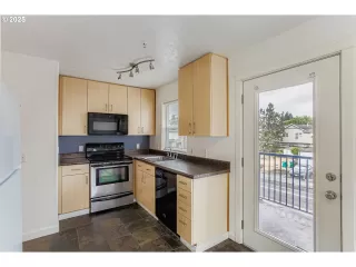 Photo #4: 428672741 Listing 