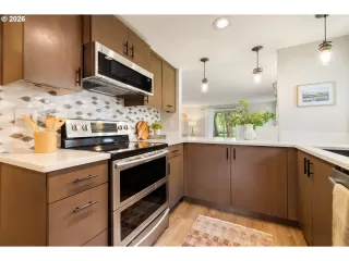 Photo #4: 428690961 Listing
