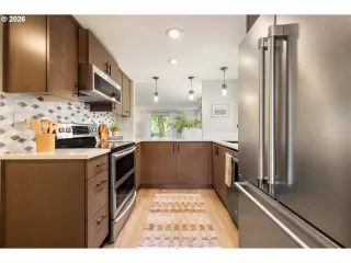 Photo #5: 428690961 Listing
