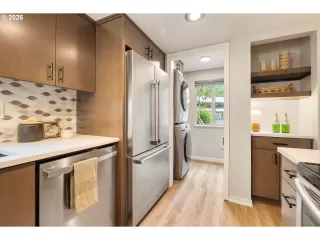 Photo #6: 428690961 Listing