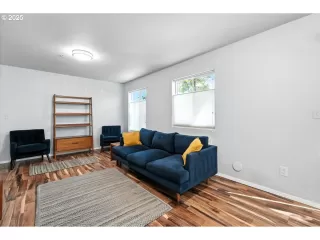 Photo #4: 428721233 Listing
