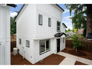 Photo #3: 429026744 Listing 