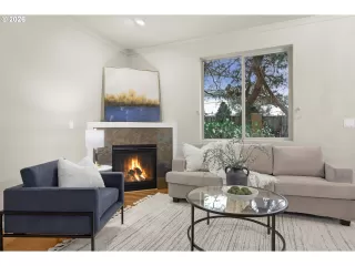 Photo #3: 429688494 Listing