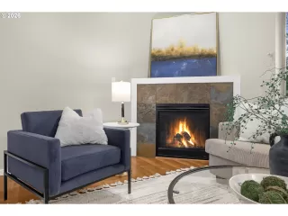 Photo #4: 429688494 Listing