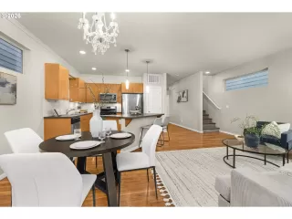 Photo #5: 429688494 Listing