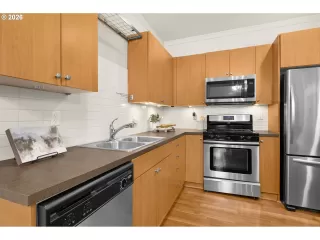 Photo #6: 429688494 Listing